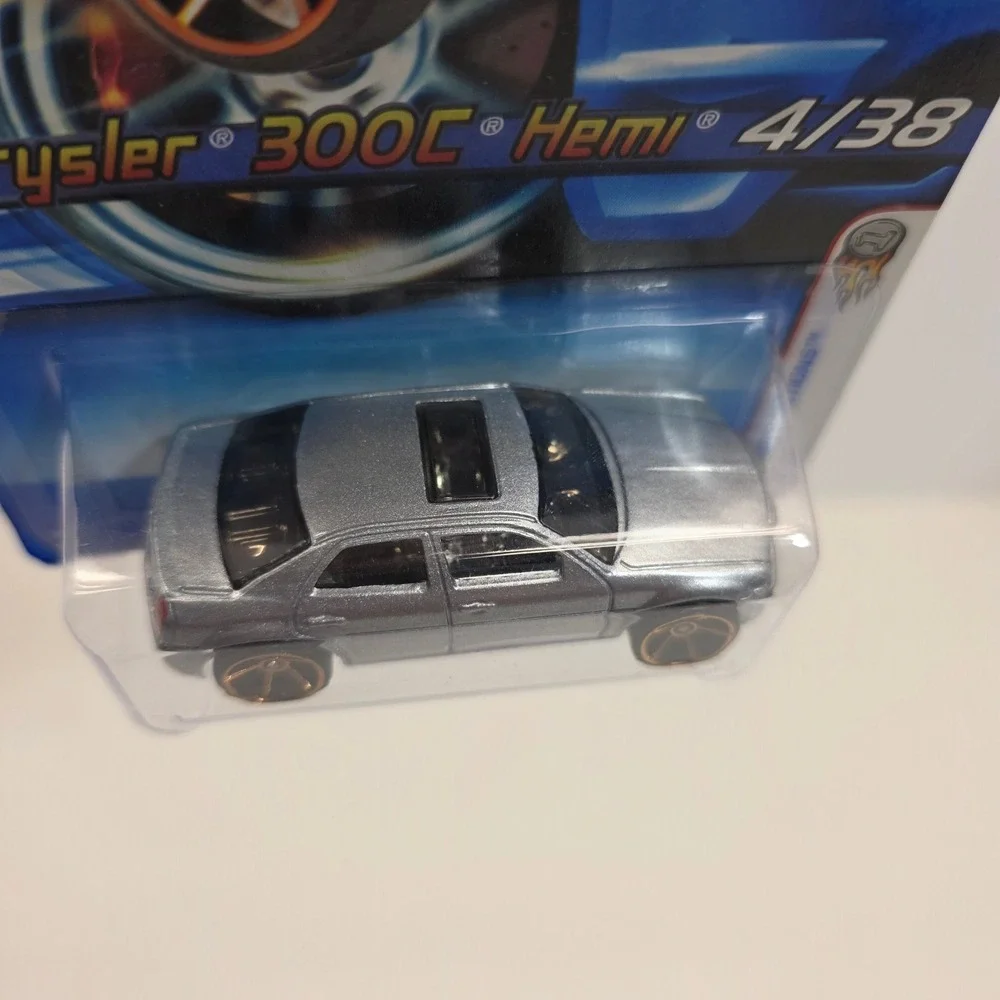 Hot Wheels 2006 First Editions Chrysler 300C Hemi Silver FTE Wheels J3245 4/38